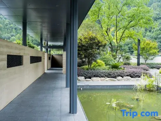 Jingdezhen Baolaixi Resort Hotel (Sanbao International Ceramic Art Village Store)