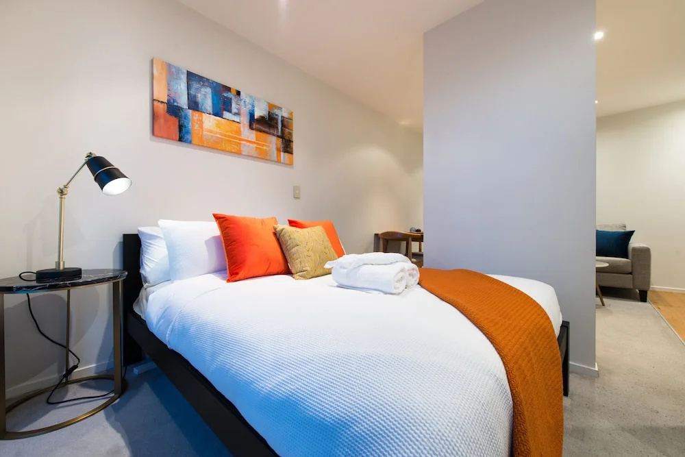 Ehome - Central Location - The Heart Of Queen Street Living