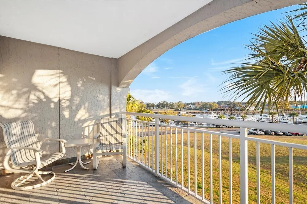 Yacht Club Villas #1-1001