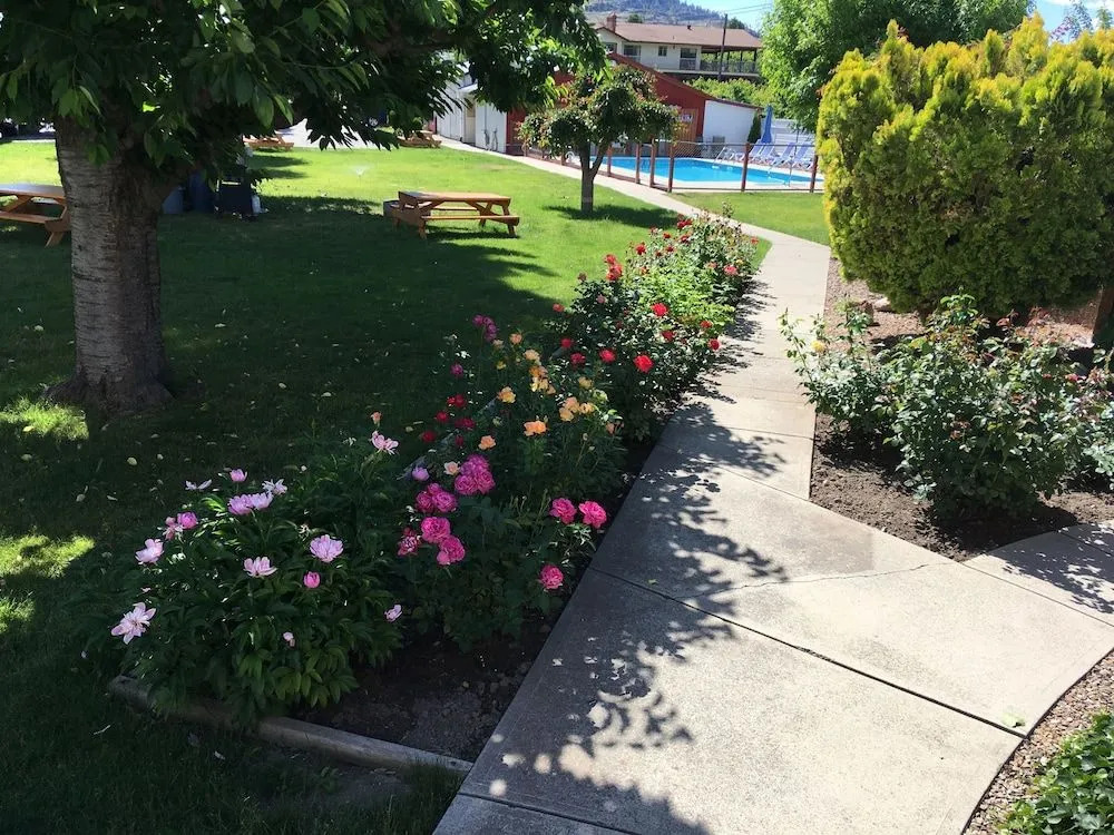 Maple Leaf Motel & RV Park Resort