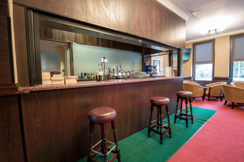 Rossmore Hotel