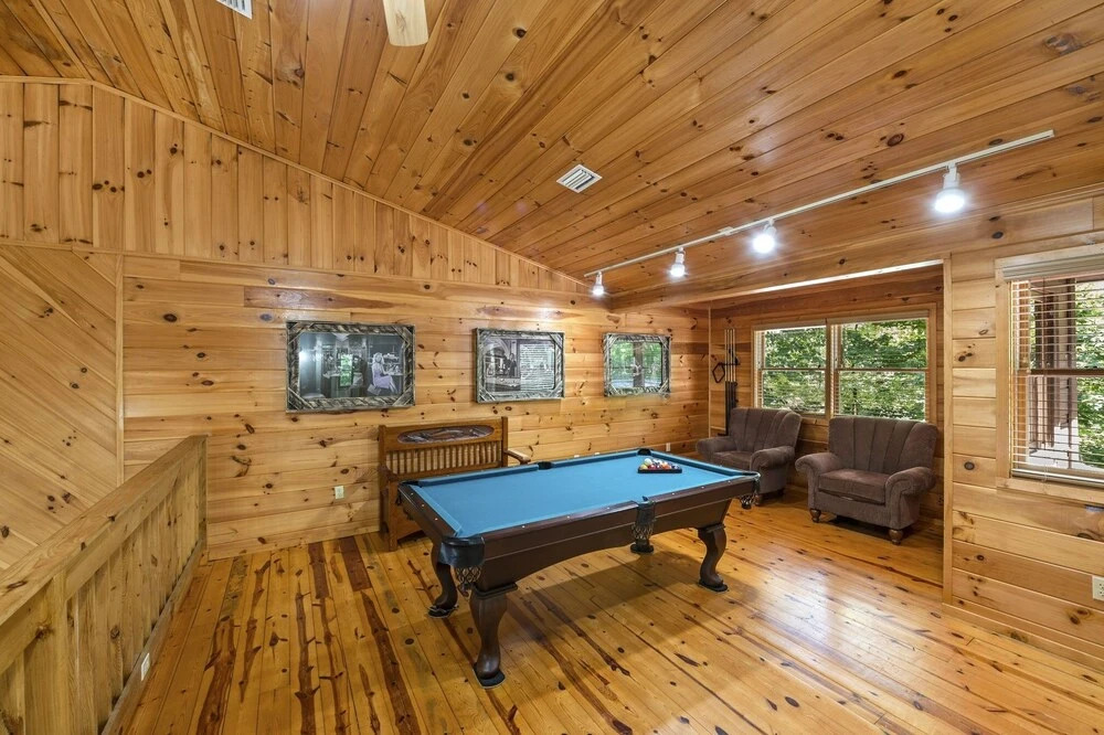 River Lodge 5 Bedroom Home by Redawning