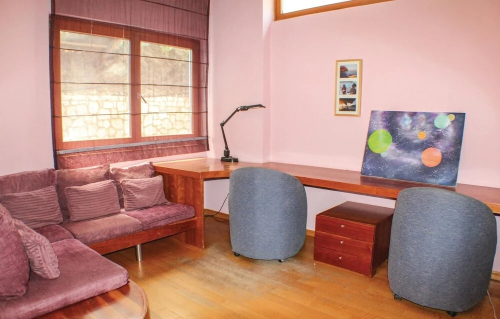 Stunning Home in Porto Rafti, Attiki With Wifi and 5 Bedrooms