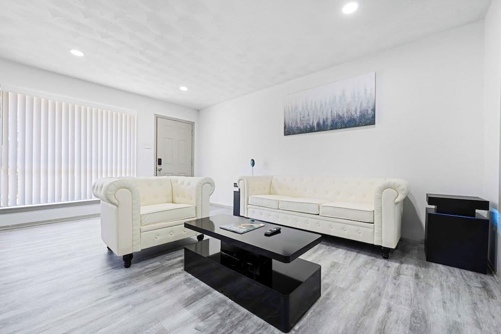 Leandro Apartments