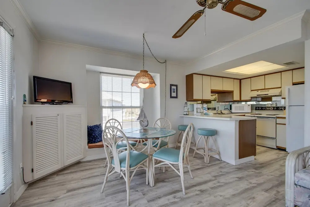 Summer Breeze 312 1 Bedroom Condo by RedAwning