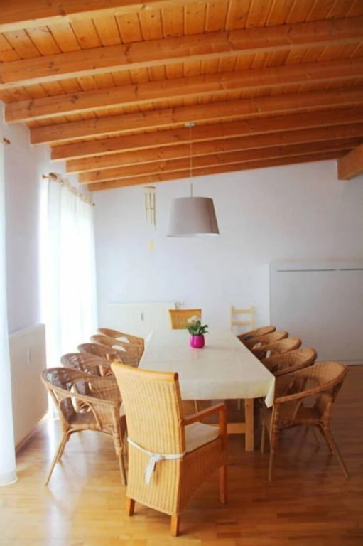 Ferienhaus Event Haus EMG Hockenheim für Familien und Gruppen bis 22 Personen mit Partyraum
