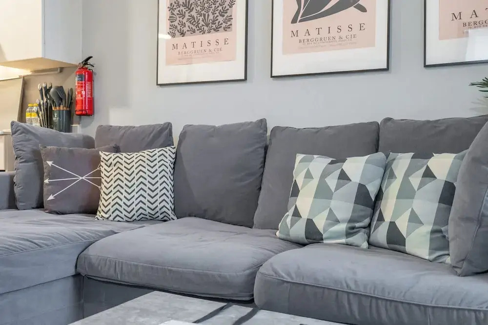 Pleasing 1-bedroom for 4 in JVC for Relaxing Getaway