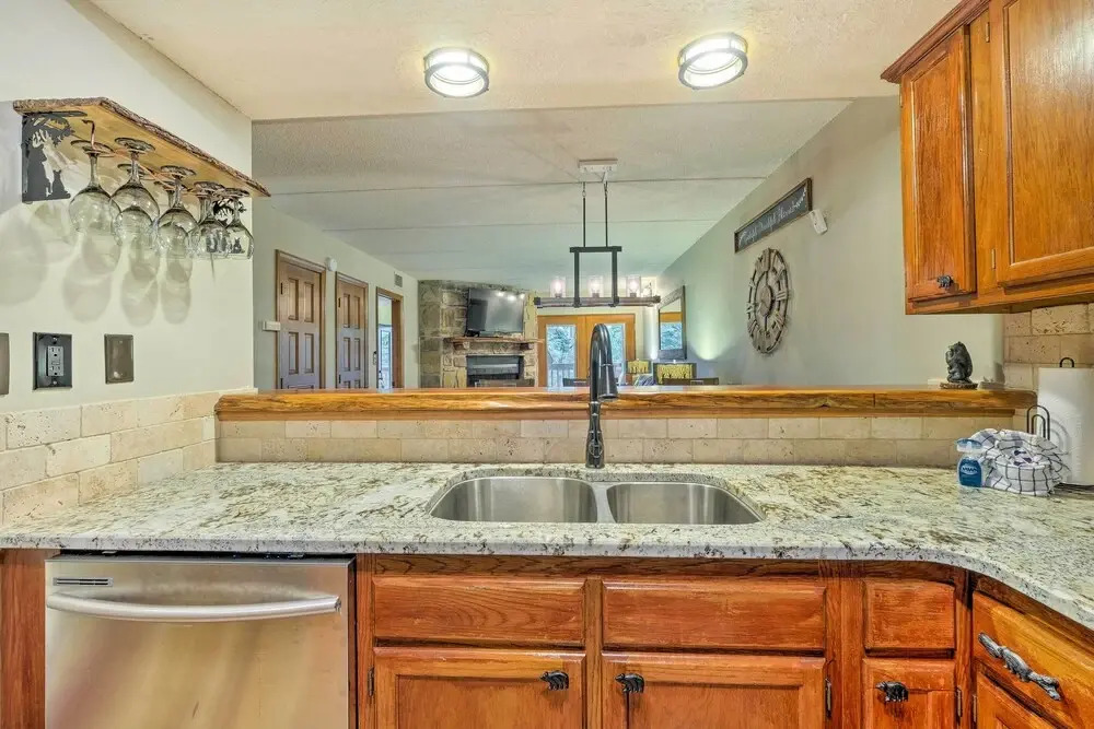 Chalet Village Upper Alpine Condo w/ Pool Access