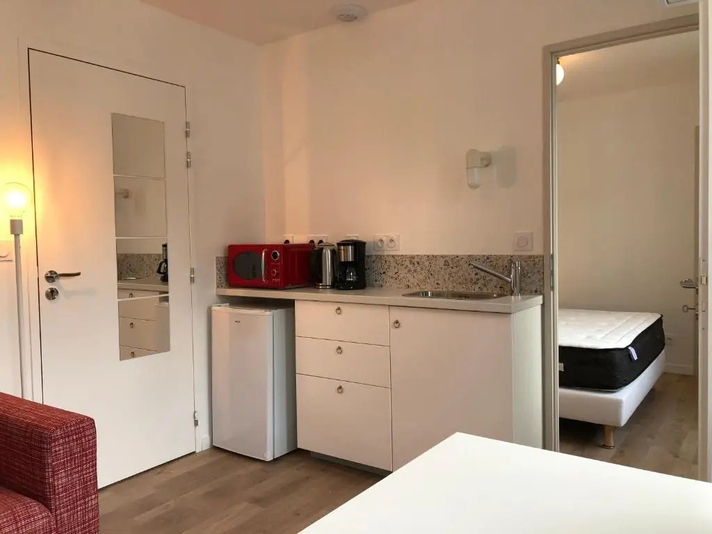 La Maison de la Douce Heure, 4 appartements climatisés avec jardin au centre ville proche des Thermes
