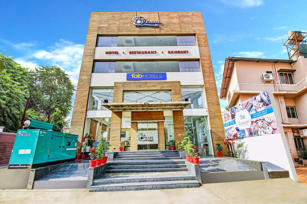 FabHotel La Pearl