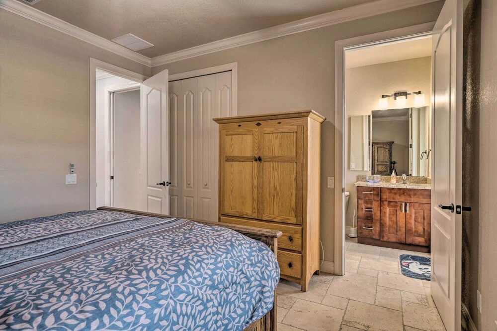 Private Pool & Grill: Canalfront Cape Coral Home