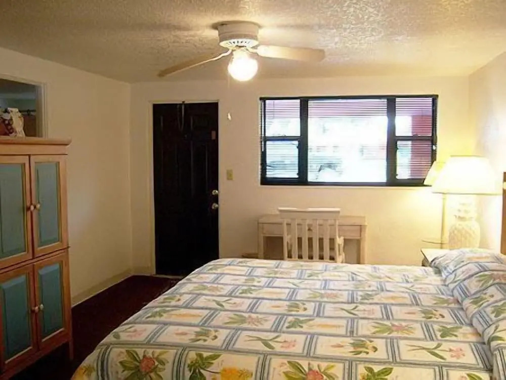 Lake Roy Beach Inn - Winter Haven