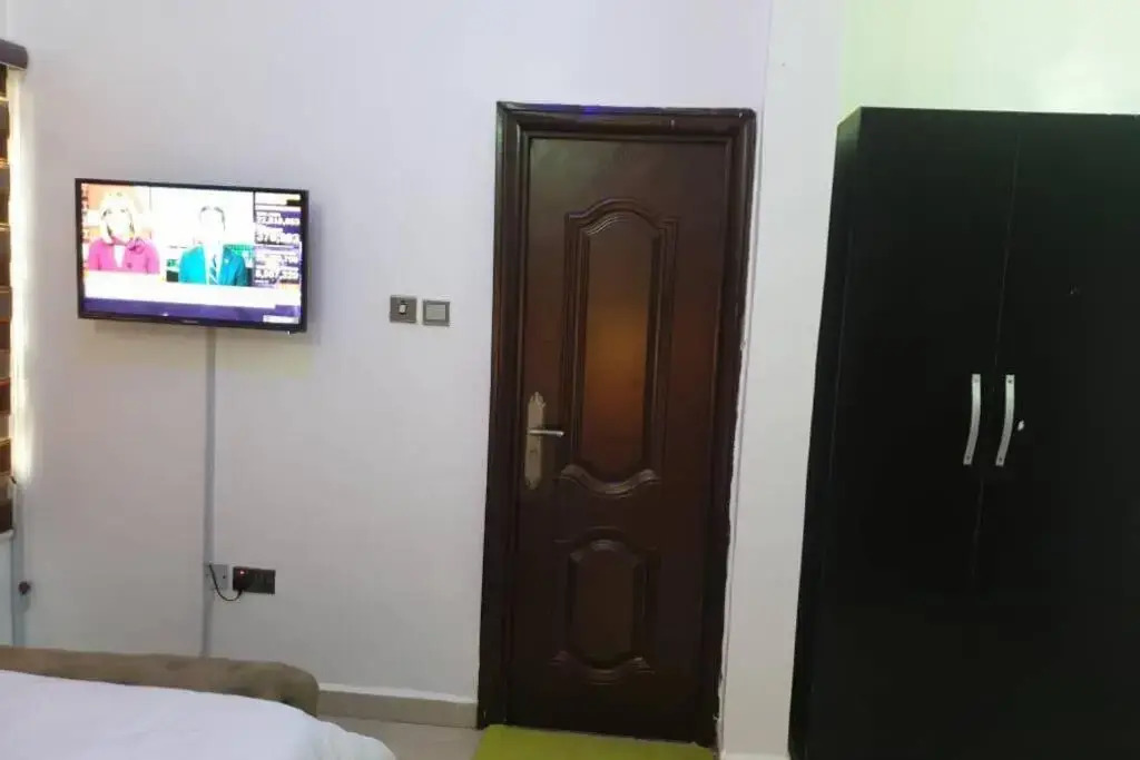 Well spacious and furnished 2 bedroom apartment