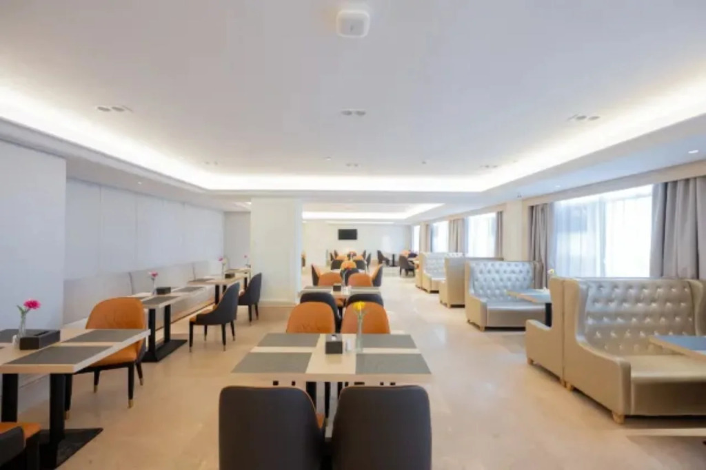 Vienna International Hotel (Wuhan Miaoshan Institute of Technology)