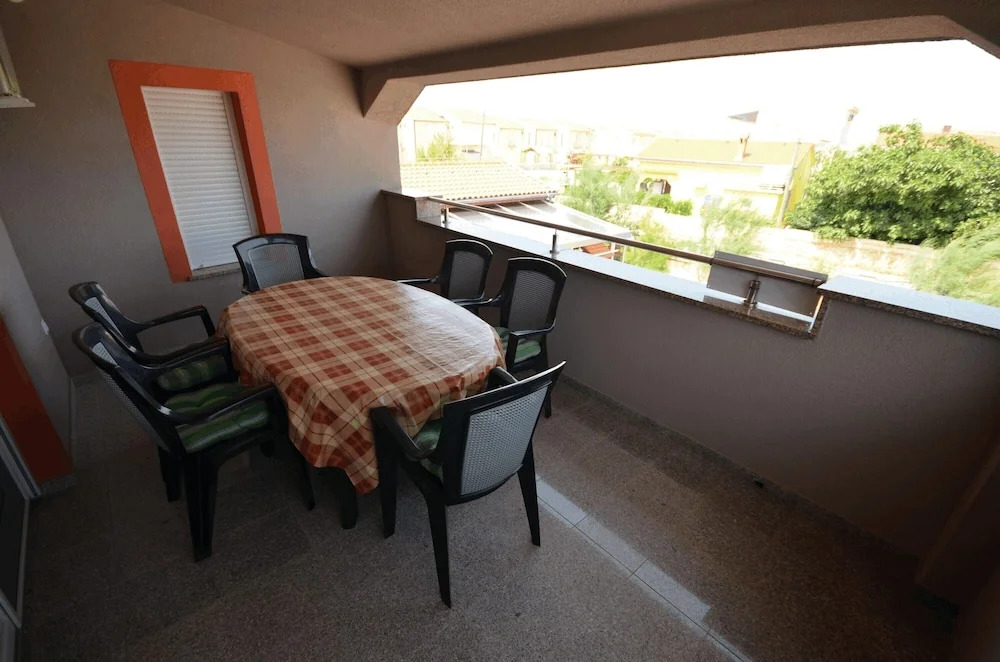 Apartments Komljen