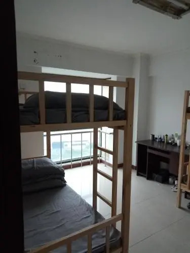 8090S Youth Hostel