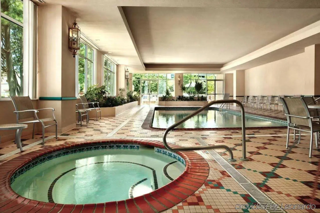 Отель Embassy Suites by Hilton Charleston