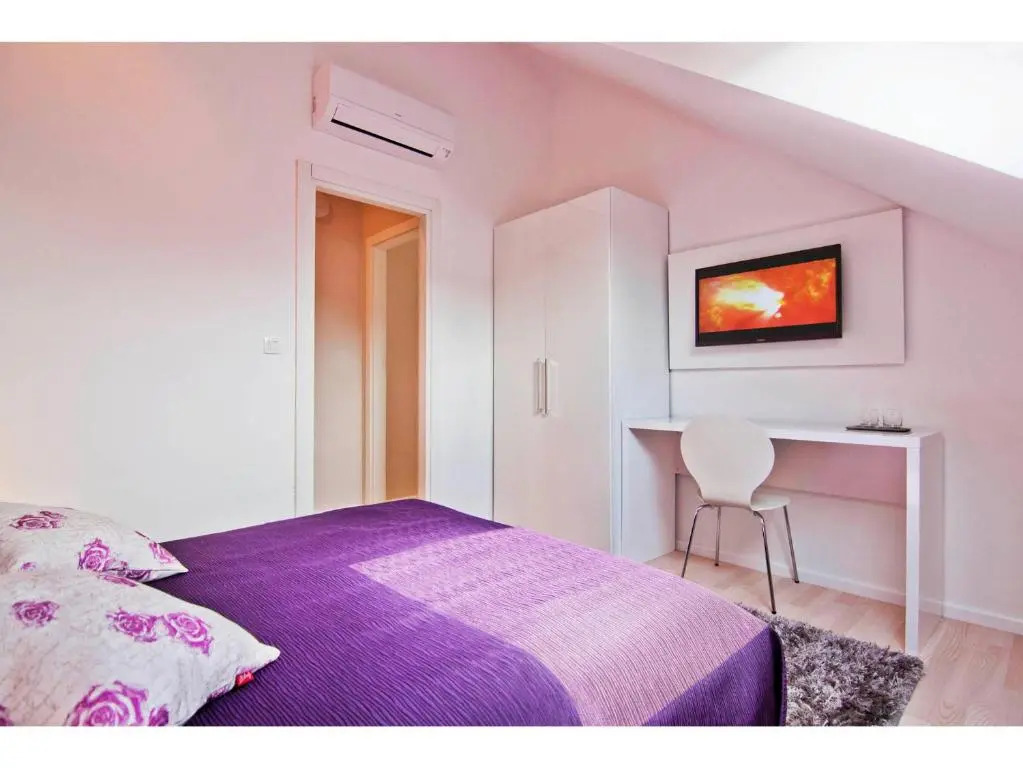 Laura Lux Suites