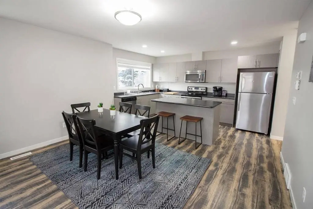 Gorgeous 4 Bedroom Townhouse in South Winnipeg