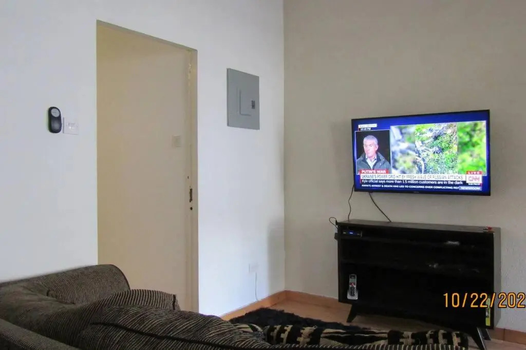 Cozy, quiet 1 bedroom 2A near Beach