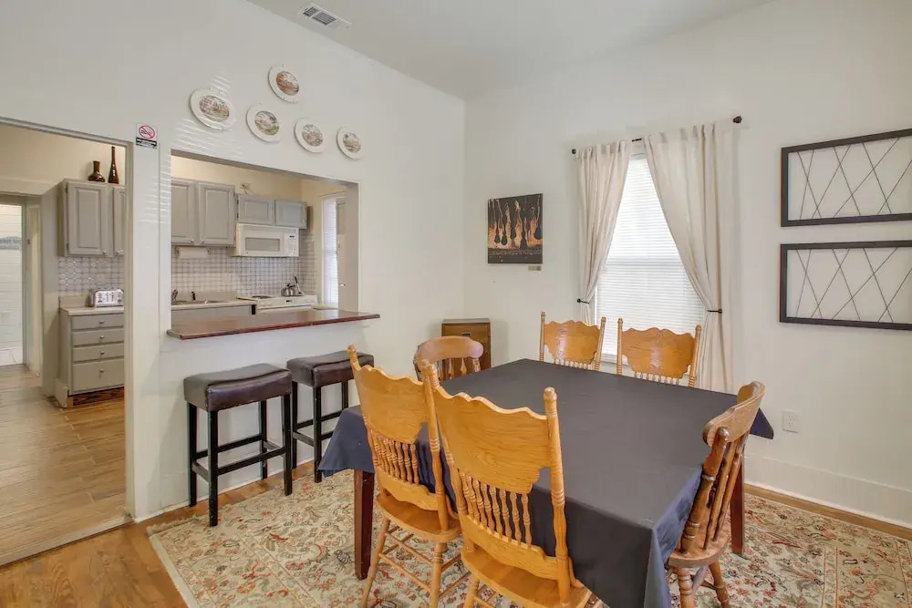 Near Oaklawn Casino & Dtwn: 'capone's Hideout'