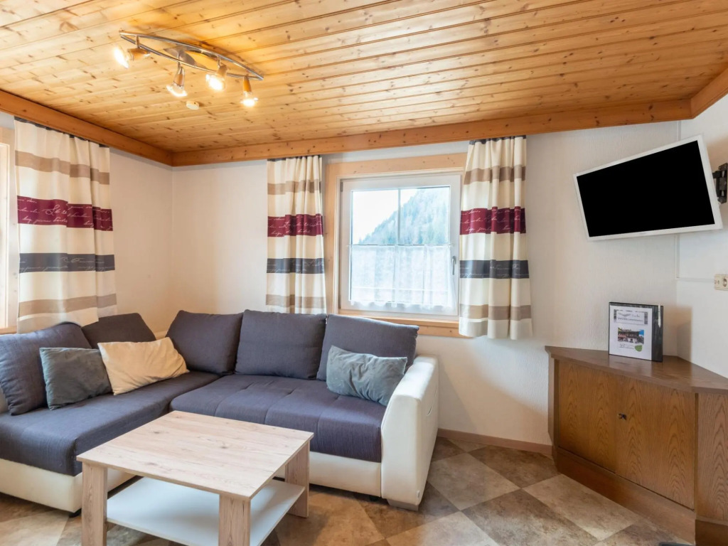 Romantic apartment in Bramberg with garden