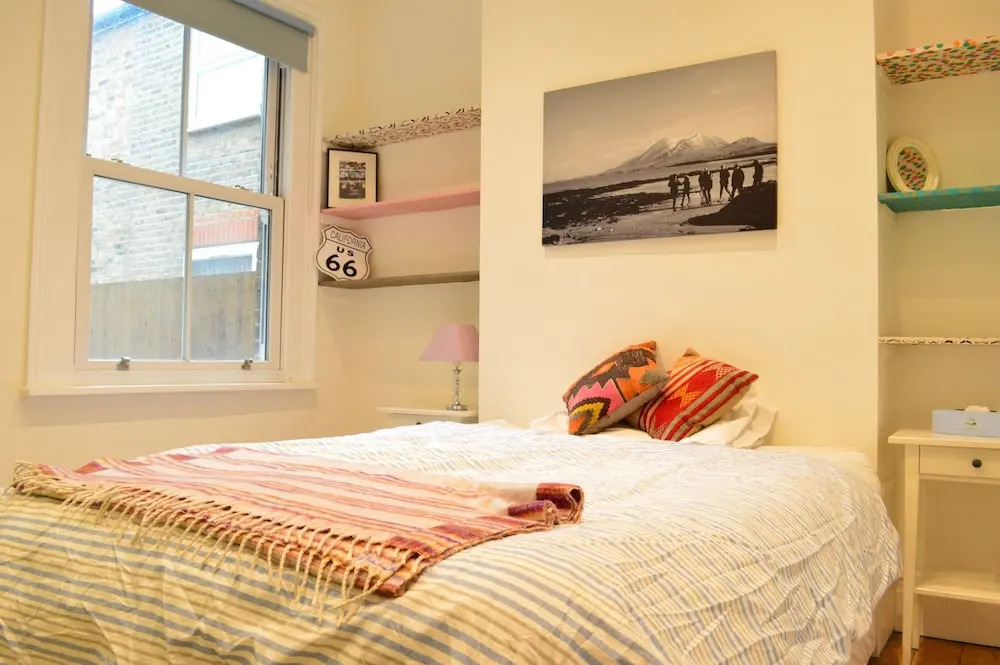 Shepherd's Bush 2 Bedroom Flat With Garden
