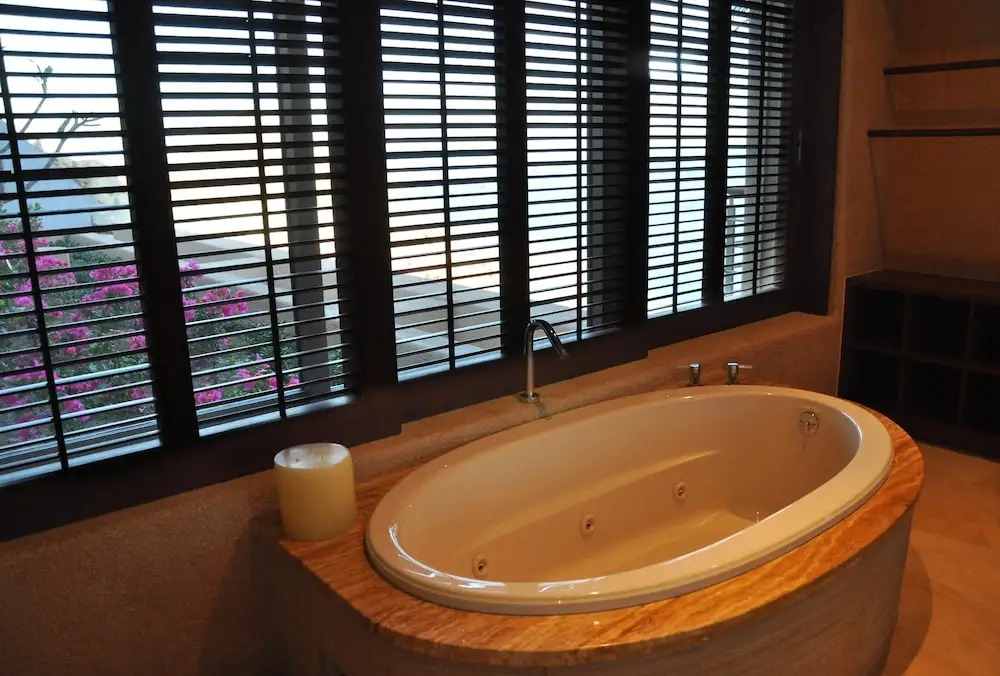 Luxurious Hillside Oceanfront 8 bedroom Villa Bellissima
