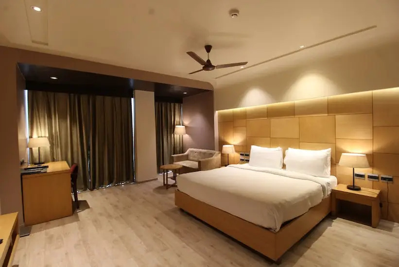 Hotel Charan Plaza
