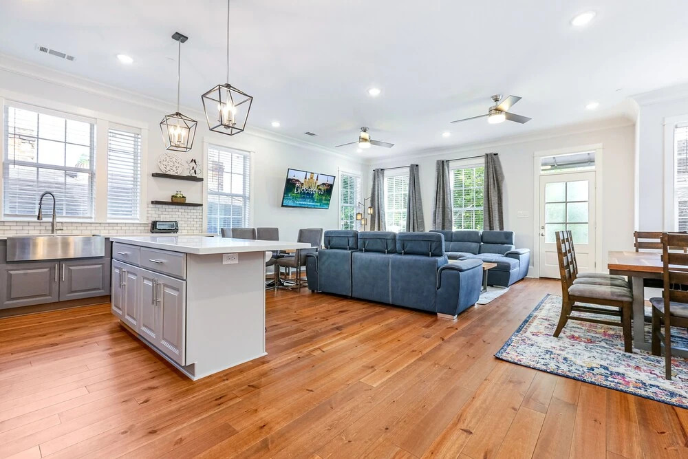 Stunning Modern and Fully-Upgraded 5 BR with Pool