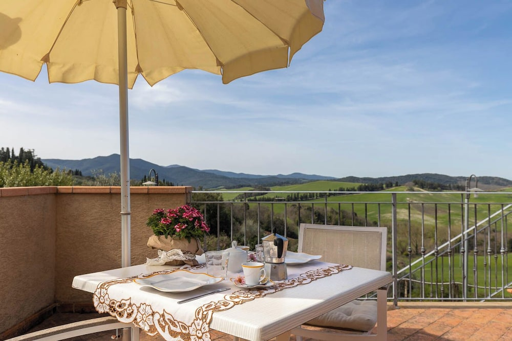 Villa Montegemoli by Toscana Bella