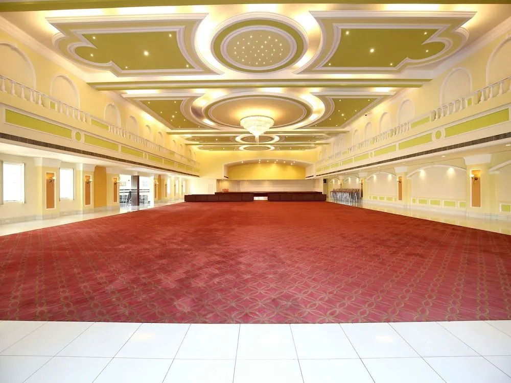 OYO 12989 White Diamond Hotel