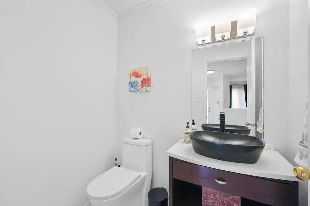 Newly Renovated 3BR in Whitby Family-friendly