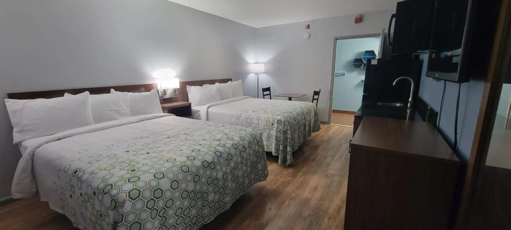 HomeTowne Studios by Red Roof Egg Harbor-Atlantic City Airport