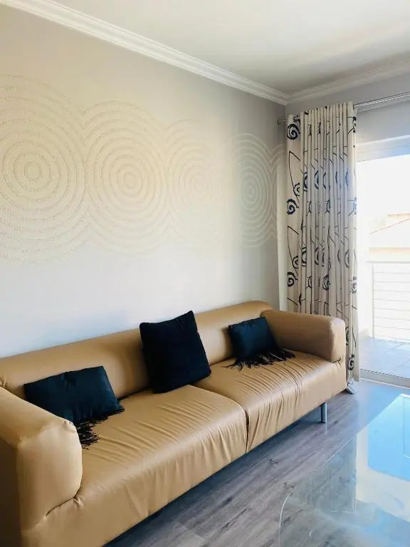 Immaculate & Central Apartment in Houghton