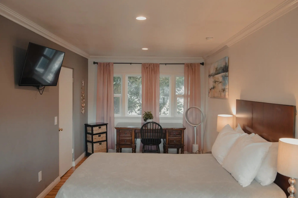 Seaside Laguna Inn & Suites