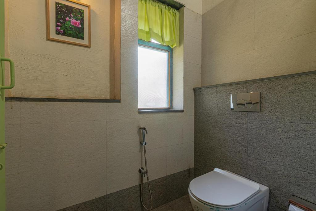 SaffronStays Lake House Marigold - 4 individual cottages with plunge pools near Sula Vineyard, Nashik