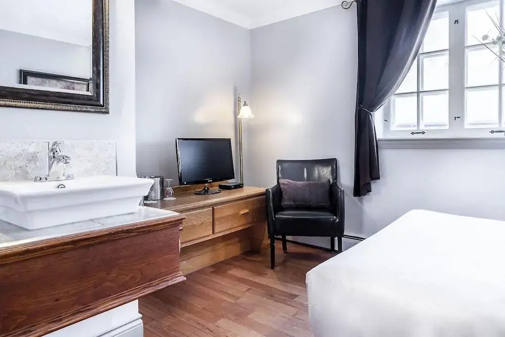 Hotel Louisbourg