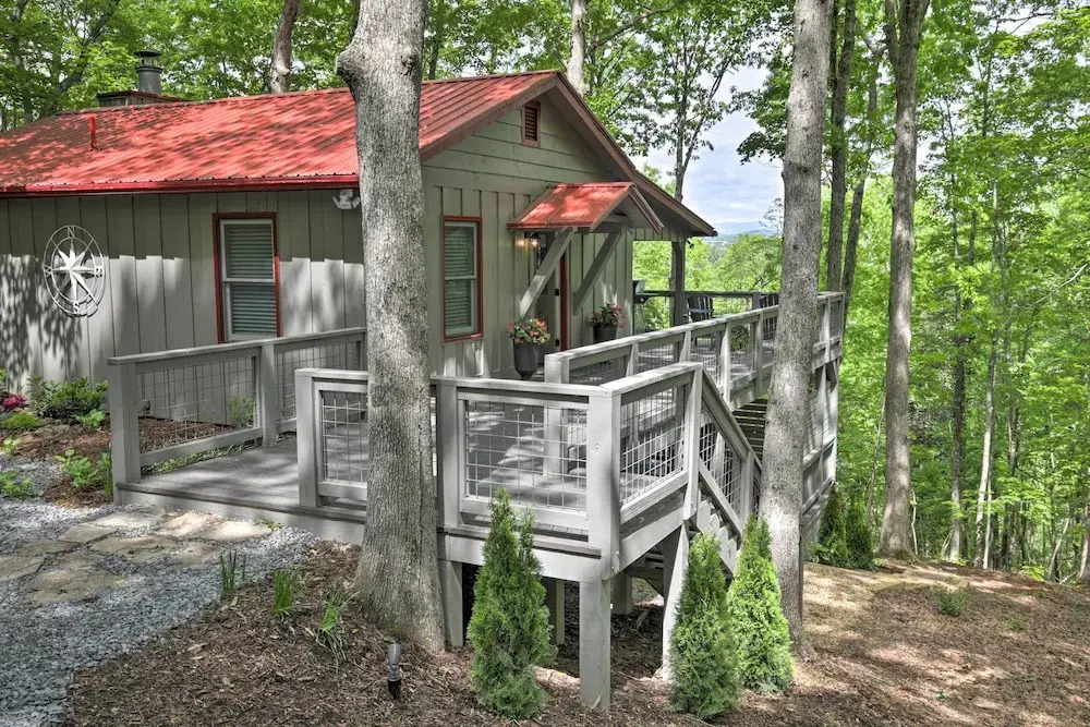 Serene Cabin Getaway w/ 2 Decks + Mountain Views!