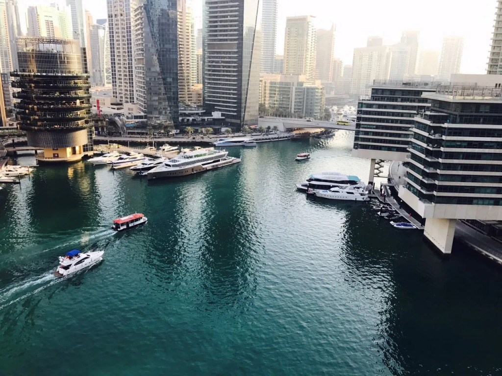 Beautiful Home, Wake Up To Superb Marina Views