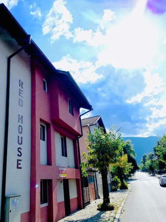 Red House Family house