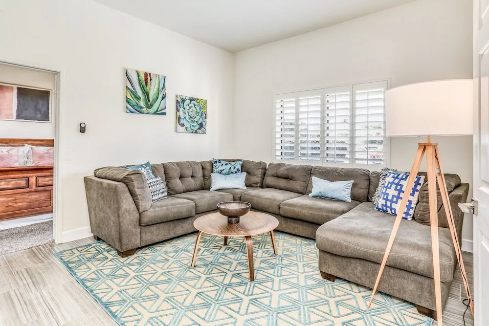 New Listing! Spacious 4br Haven W/ Private Pool 4 Bedroom Home
