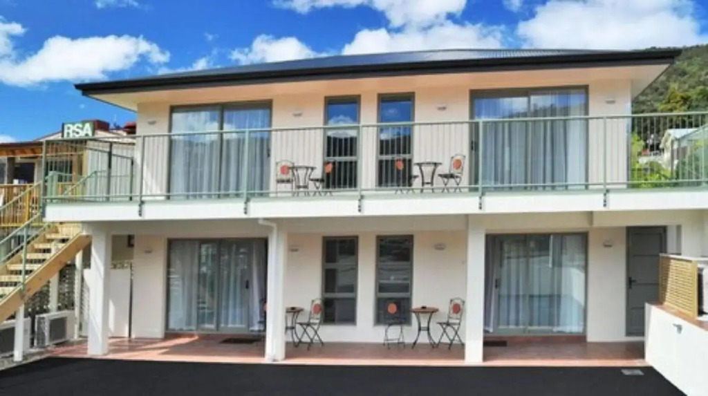 Jasmine Court Motel