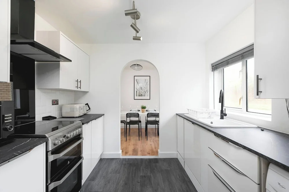 Skyvillion - 3bed Home W Grdn For A Family Getaway