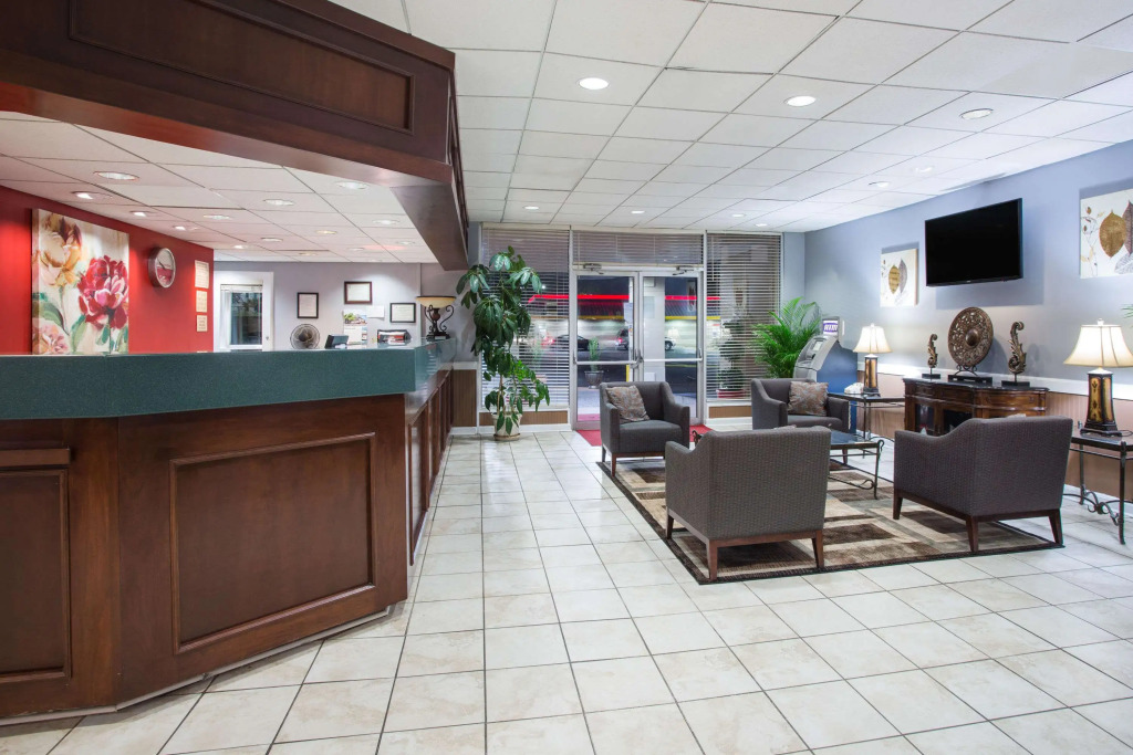 Ramada by Wyndham & Suites Warner Robins