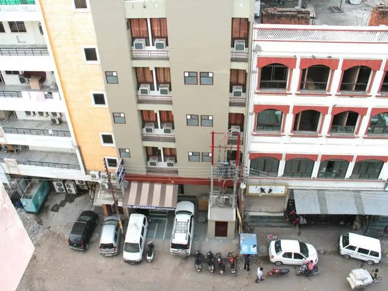 Hotel Shanta VS Continental