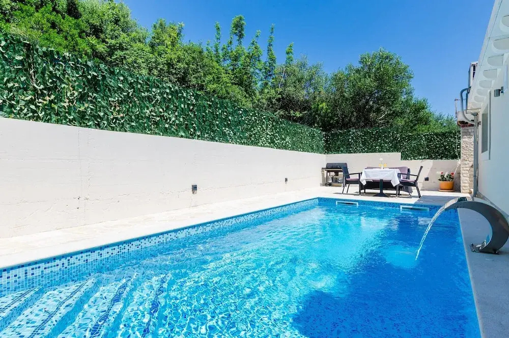 Villa Tranquility Nest Beniva - Three-bedroom Villa With Swimming Pool and Partial Sea View