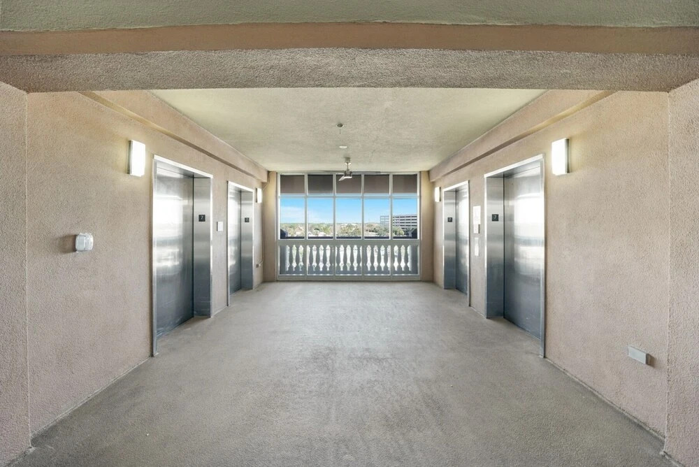 Sea-horsey 3 Bedroom Condo by RedAwning
