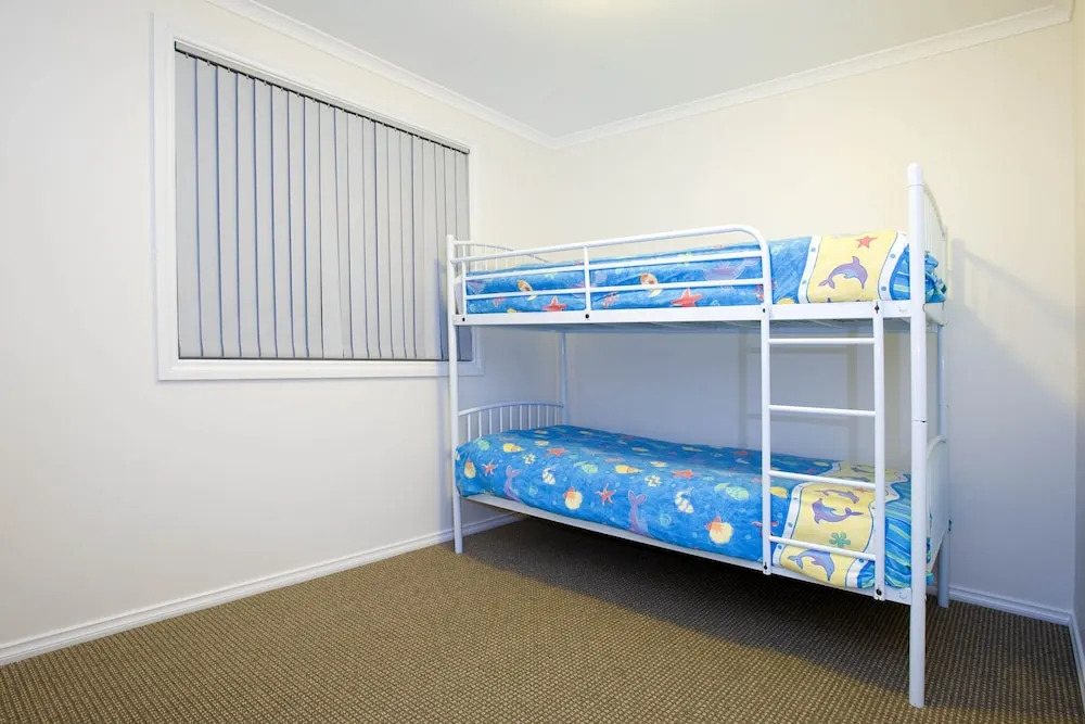 Baybreeze 18 Tomaree Road WiFi Air Conditioning Kitchenette