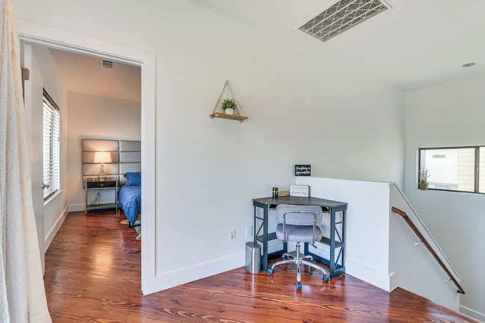 Pet-friendly Houston Townhome: 2 Mi to Downtown